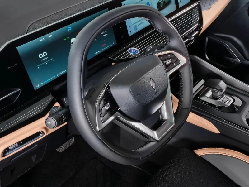 interno-macchina-nuova-concessionaria-k4-automobili-srl-a-novara