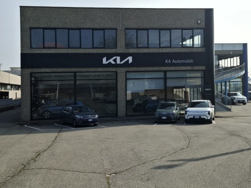 salone espositivo-auto-e-veicoli-commerciali-nuovi-o-usati-a-cureggio